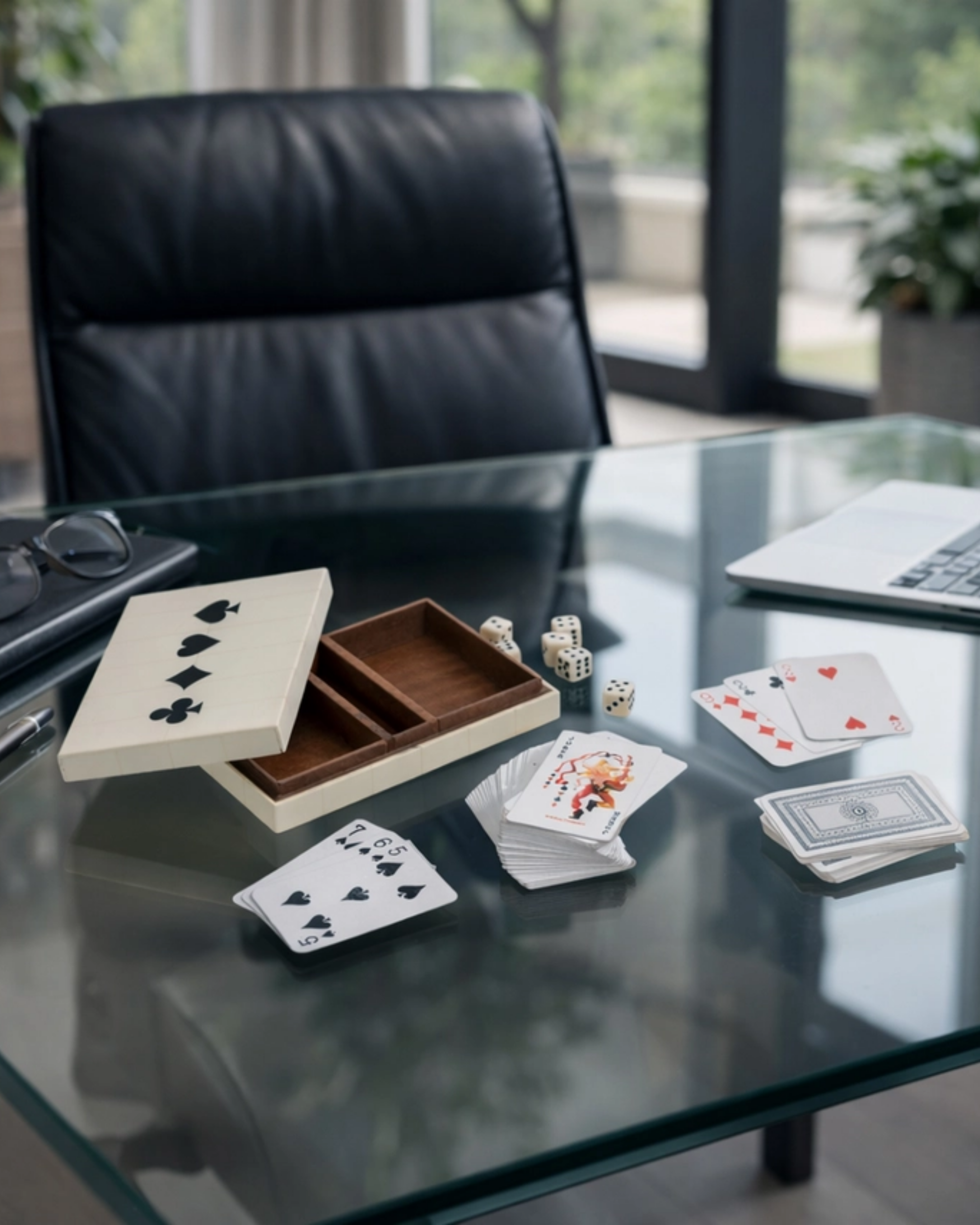 Table Game - White/Black Wood Casual Cards & Dice Box
